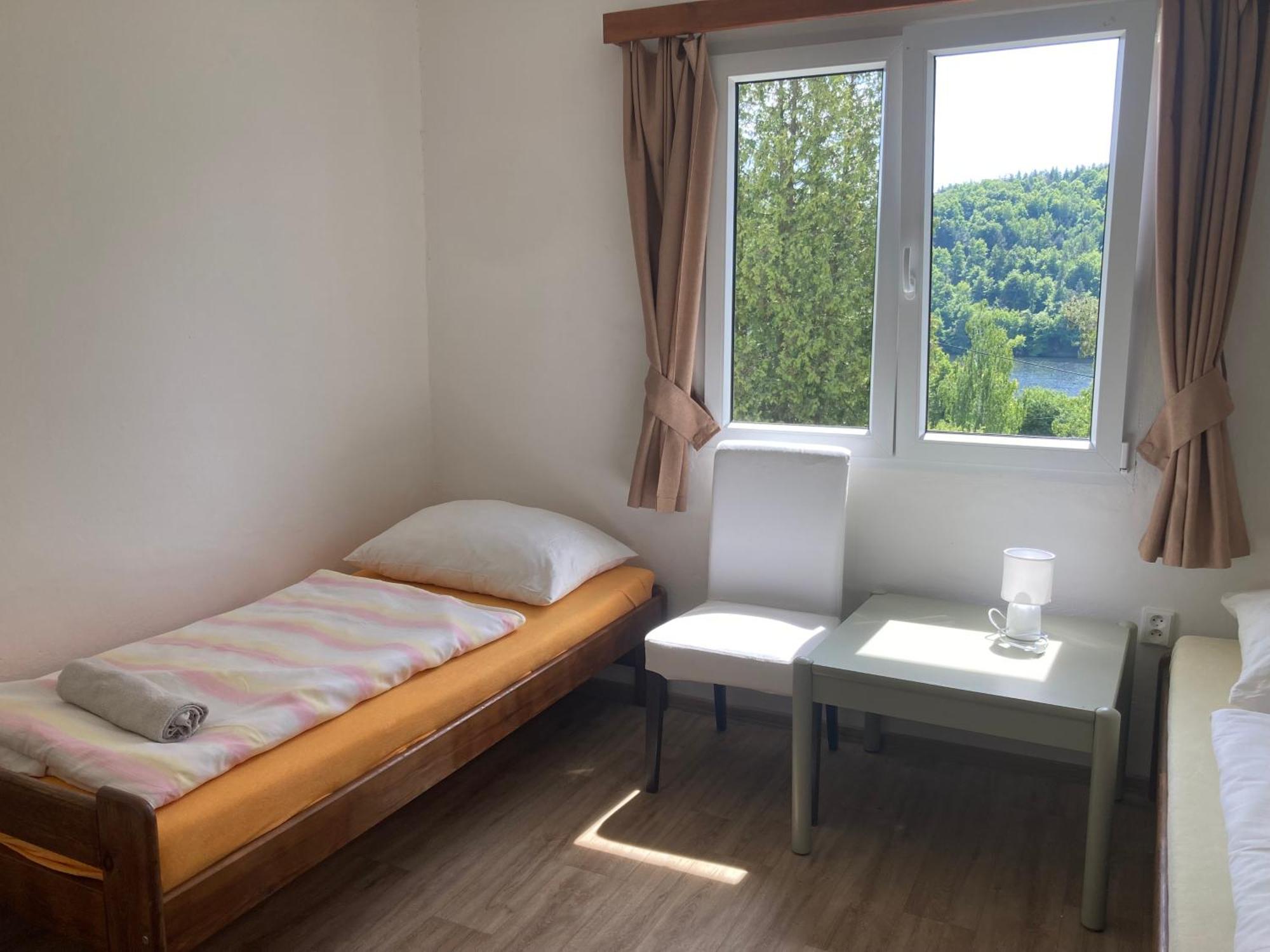 Penzion Cholin Novy Knin Esterno foto